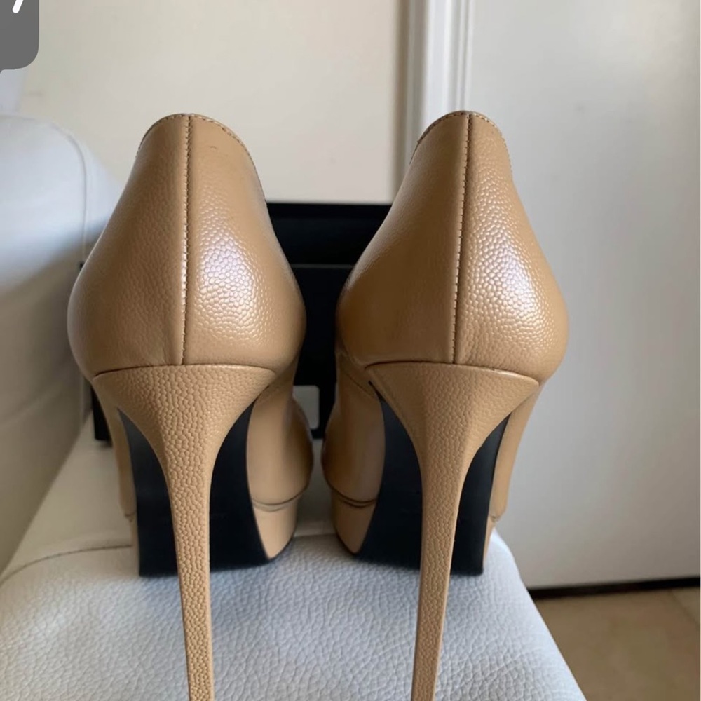 Saint Laurent Beige Pointed Toe Leather Pumps - Picture 2 of 4